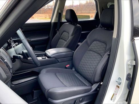 Used 2024 Nissan Pathfinder SV w/ Black Appearance Package image 20