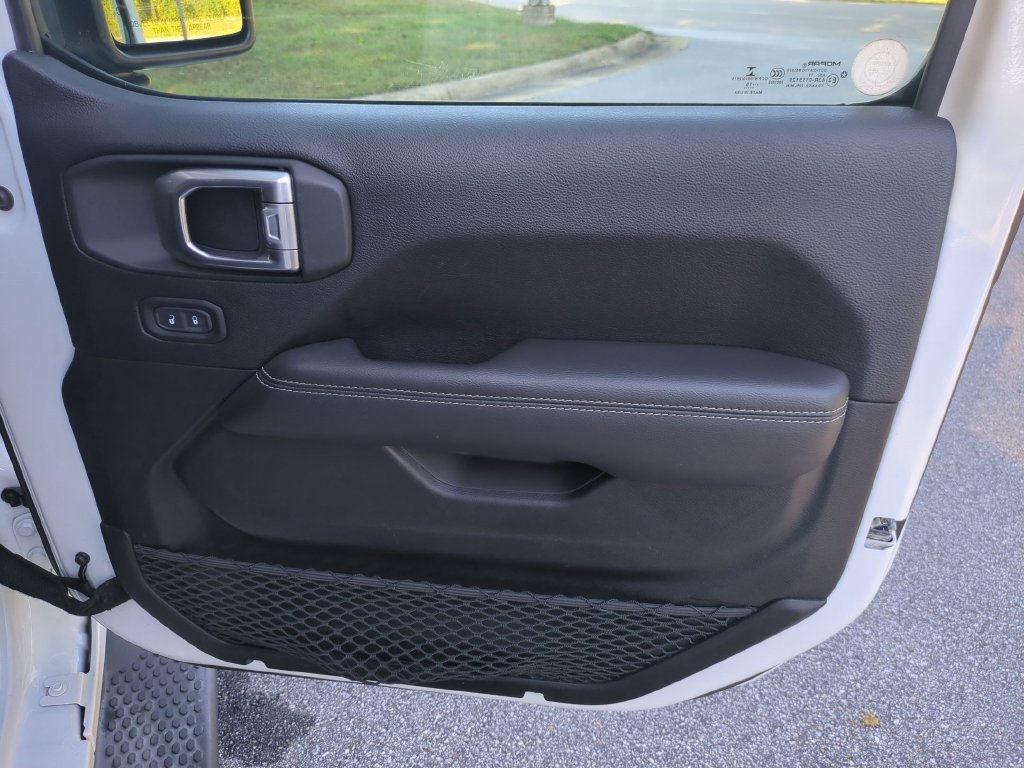 Used 2019 Jeep Wrangler Unlimited Sahara AWD/4WD image 35
