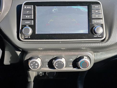 Used 2021 Nissan Kicks S image 18