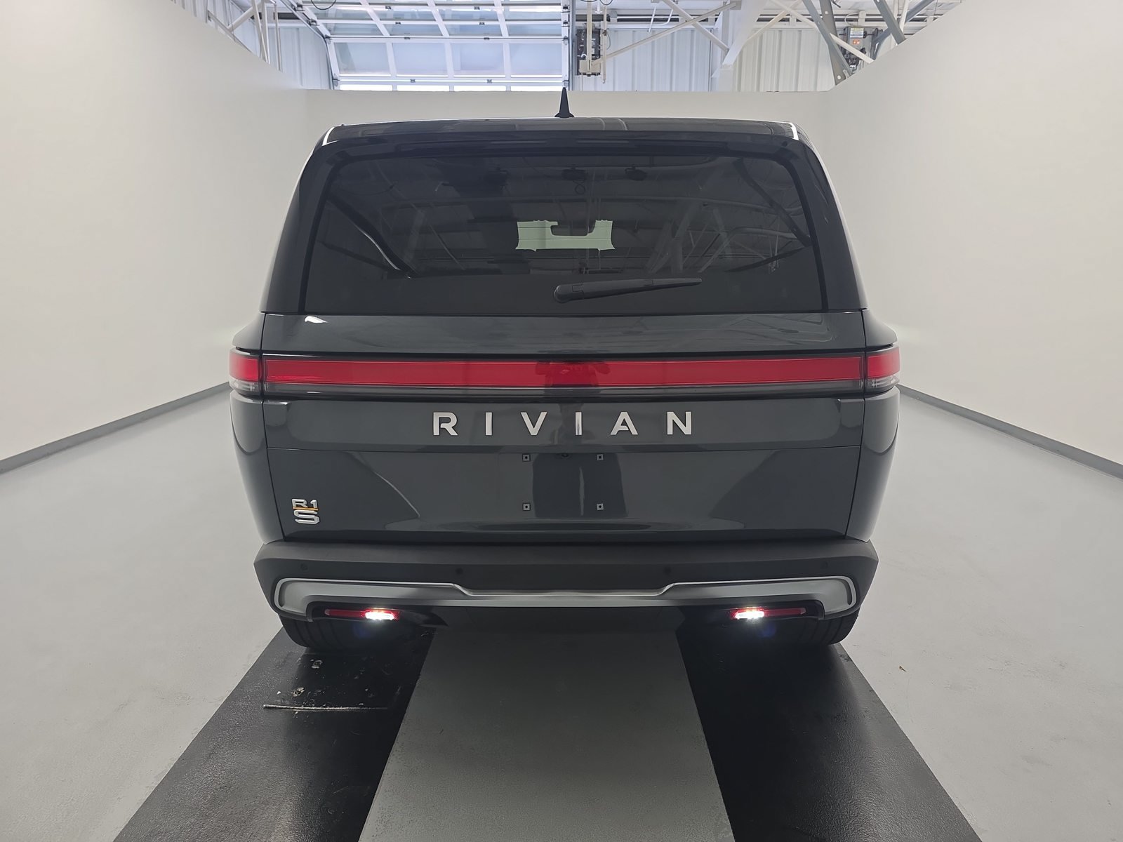 Used 2022 Rivian R1S Launch Edition Quad AWD/4WD image 4