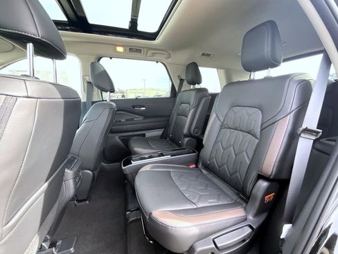New 2026 Nissan Pathfinder Platinum image 13