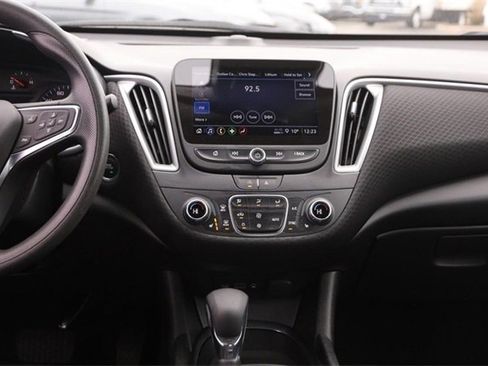 Used 2024 Chevrolet Malibu LT image 23