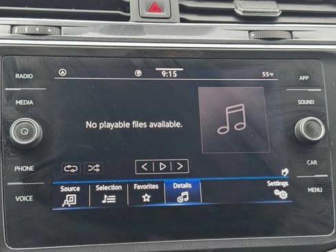 Used 2021 Volkswagen Tiguan SE image 32