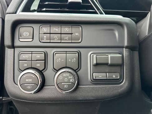 New 2026 Chevrolet Suburban RST w/ RST Capability Package AWD/4WD image 21