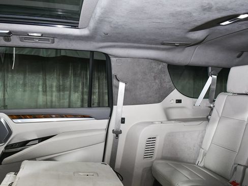 Used 2025 Cadillac Escalade ESV Sport Platinum AWD/4WD image 60