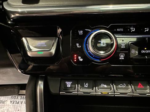 Used 2024 GMC Sierra 2500 Denali Ultimate w/ Max Trailering Package AWD/4WD image 15