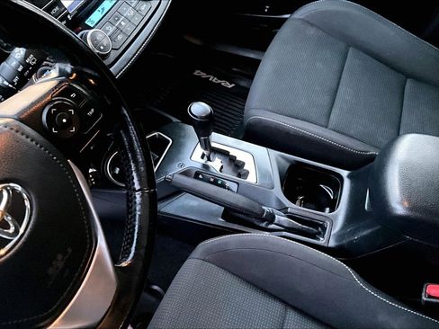 Used 2018 Toyota RAV4 XLE image 18