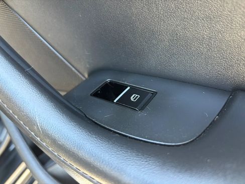 Used 2023 MAZDA MAZDA3 s FWD image 57