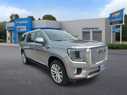 Used 2023 GMC Yukon XL Denali AWD/4WD image 2