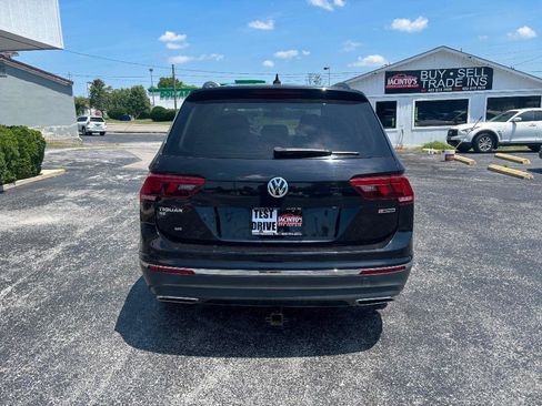 Used 2021 Volkswagen Tiguan SE AWD/4WD image 2