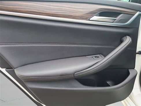 Used 2022 BMW 540i w/ Luxury Seating Package image 18