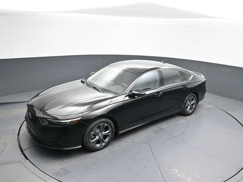 Certified 2023 Honda Accord EX image 31