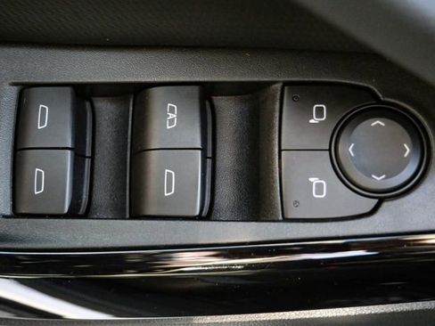 Used 2025 Chevrolet Equinox LT image 18