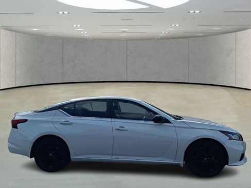 Used 2022 Nissan Altima 2.5 SR w/ Midnight Edition Package image 5