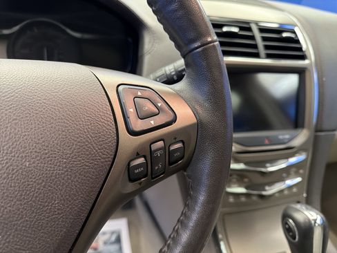 Used 2012 Lincoln MKX FWD image 17