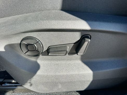 New 2025 Volkswagen Tiguan SE R-Line image 37