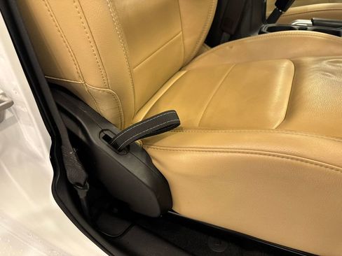 Used 2019 Jeep Wrangler Unlimited Sahara image 25