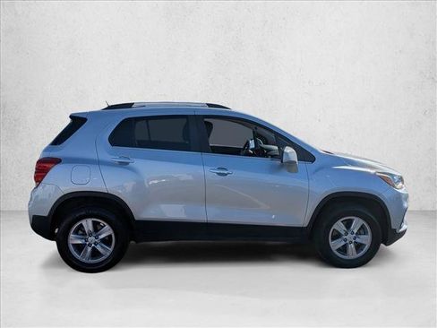 Used 2018 Chevrolet Trax LT w/ LT Convenience Package image 4