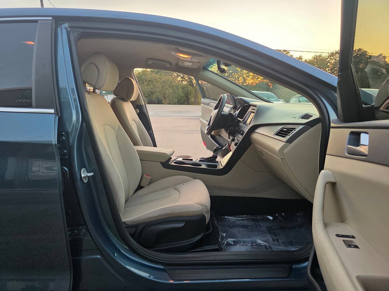 Used 2017 Hyundai Sonata SE FWD image 22