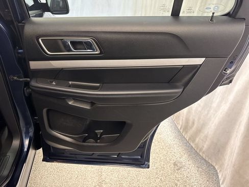 Used 2017 Ford Explorer XLT w/ Equipment Group 202A AWD/4WD image 24