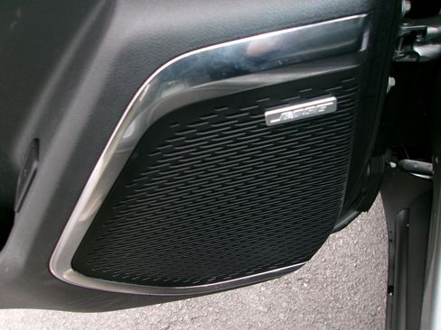 Used 2025 GMC Acadia Elevation image 11