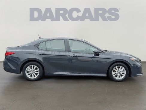 Used 2025 Toyota Camry LE image 7