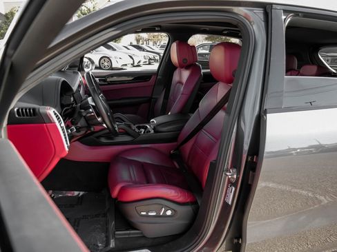 Used 2019 Porsche Cayenne image 43