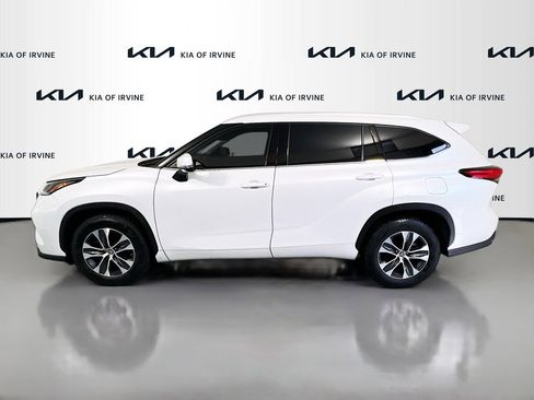 Used 2022 Toyota Highlander XLE image 4