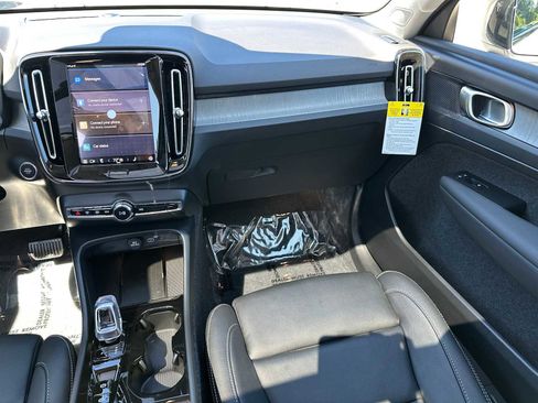 New 2025 Volvo XC40 B5 Plus w/ Protection Package Premier image 18
