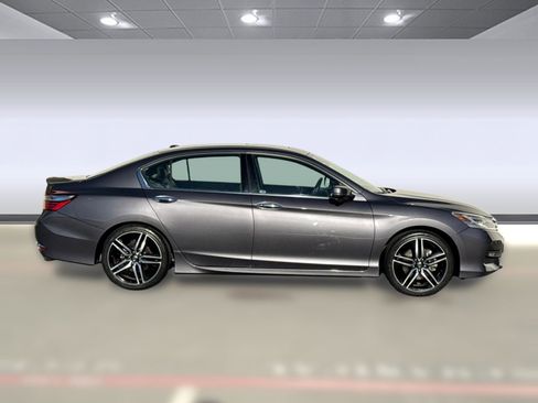 Certified 2017 Honda Accord Touring image 7