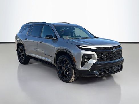 Used 2024 Chevrolet Traverse RS image 3