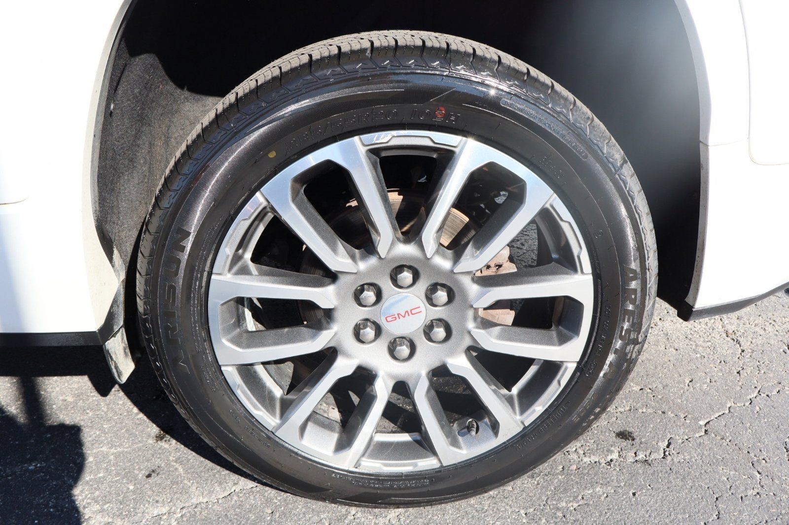 Used 2021 GMC Acadia Denali w/ Denali Ultimate Package AWD/4WD image 44