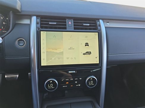 Used 2025 Land Rover Discovery Dynamic SE image 22