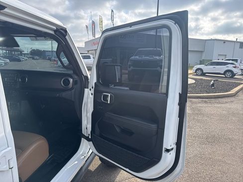 Used 2021 Jeep Gladiator Rubicon image 38