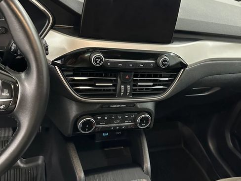 Used 2022 Ford Escape SE w/ SE Sport Appearance Package AWD/4WD image 16