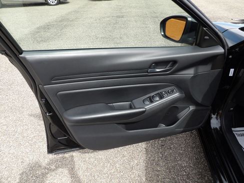 Used 2023 Nissan Altima 2.5 S FWD image 9