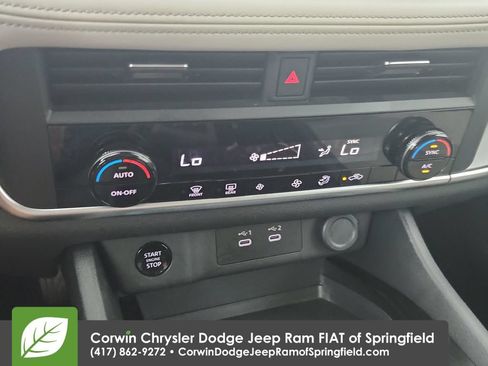 Used 2025 Nissan Rogue SV AWD/4WD image 25