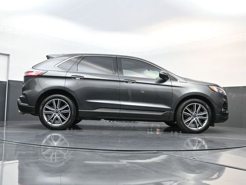 Used 2019 Ford Edge Titanium image 27