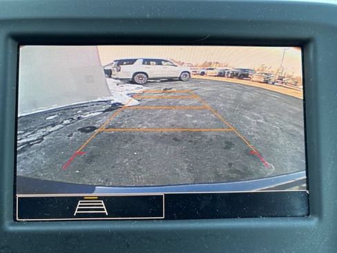 Used 2022 Chevrolet Equinox LS w/ Driver Confidence II Package AWD/4WD image 6