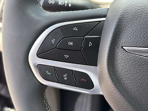 Used 2022 Chrysler Pacifica Touring-L AWD/4WD image 22