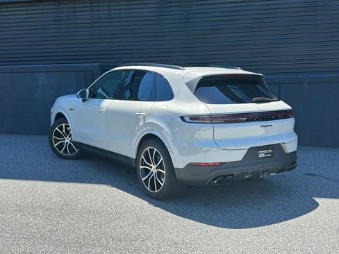 Certified 2026 Porsche Cayenne E-Hybrid AWD/4WD image 3