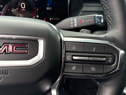 Used 2025 GMC Acadia Elevation image 17