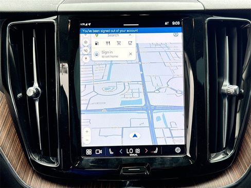 Used 2022 Volvo XC60 B5 Momentum image 14