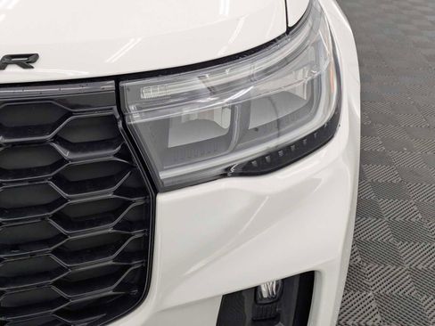 Used 2025 Ford Explorer ST-Line image 9