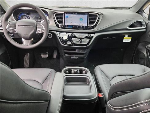 New 2027 Chrysler Pacifica Select FWD image 13