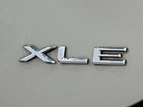 Used 2015 Toyota Avalon XLE Premium FWD image 41