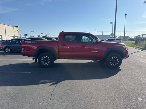 Used 2016 Toyota Tacoma TRD Off-Road w/ Premium & Technology Package image 4