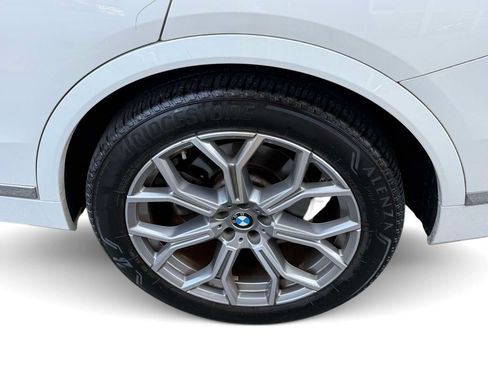 Used 2024 BMW X7 xDrive40i w/ Premium Package AWD/4WD image 16