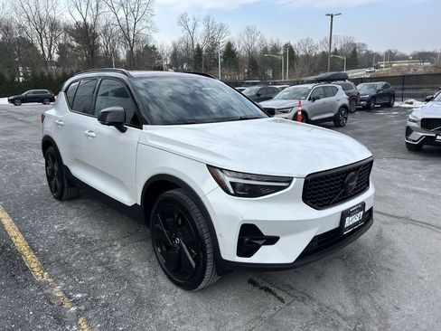 New 2026 Volvo XC40 B5 Ultra w/ Climate Package image 2