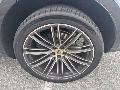 Used 2024 Porsche Macan image 18